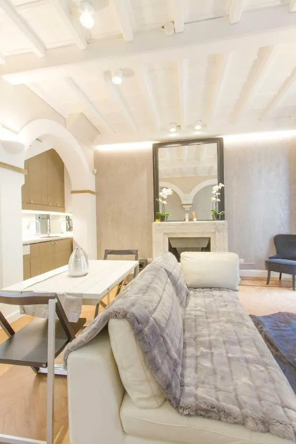 מילאנו Elegante E Completamente Arredato Apt In Duomo איטליה