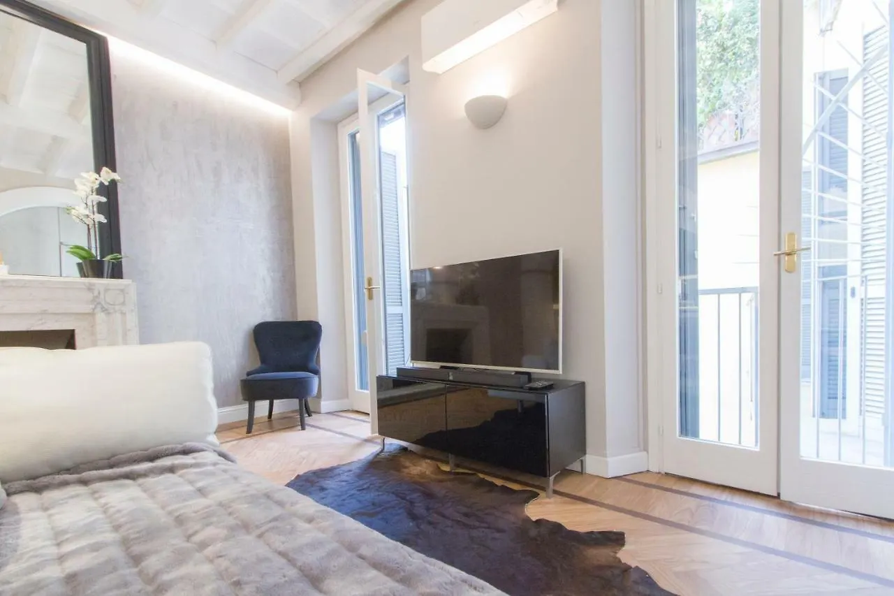 Apartment Elegante E Completamente Arredato Apt In Duomo Milan