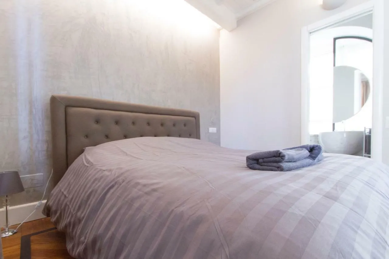 Apartment Elegante E Completamente Arredato Apt In Duomo Milan