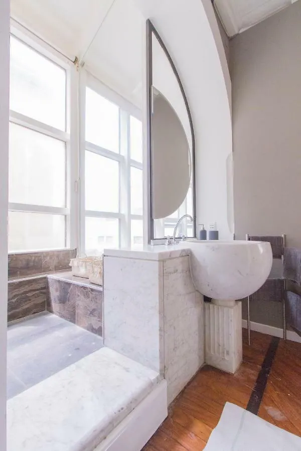 Apartment Elegante E Completamente Arredato Apt In Duomo Milan Italy