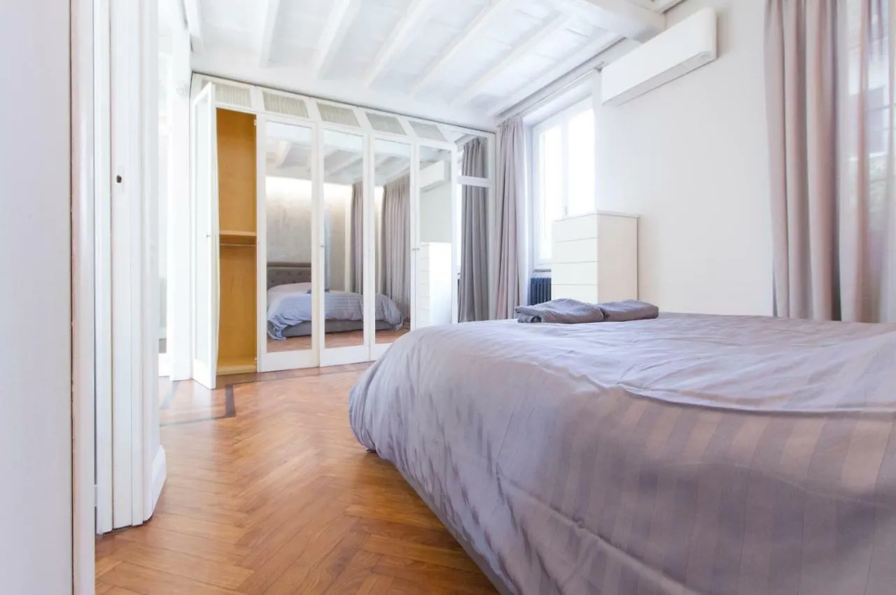 Elegante E Completamente Arredato Apt In Duomo Milan Apartment